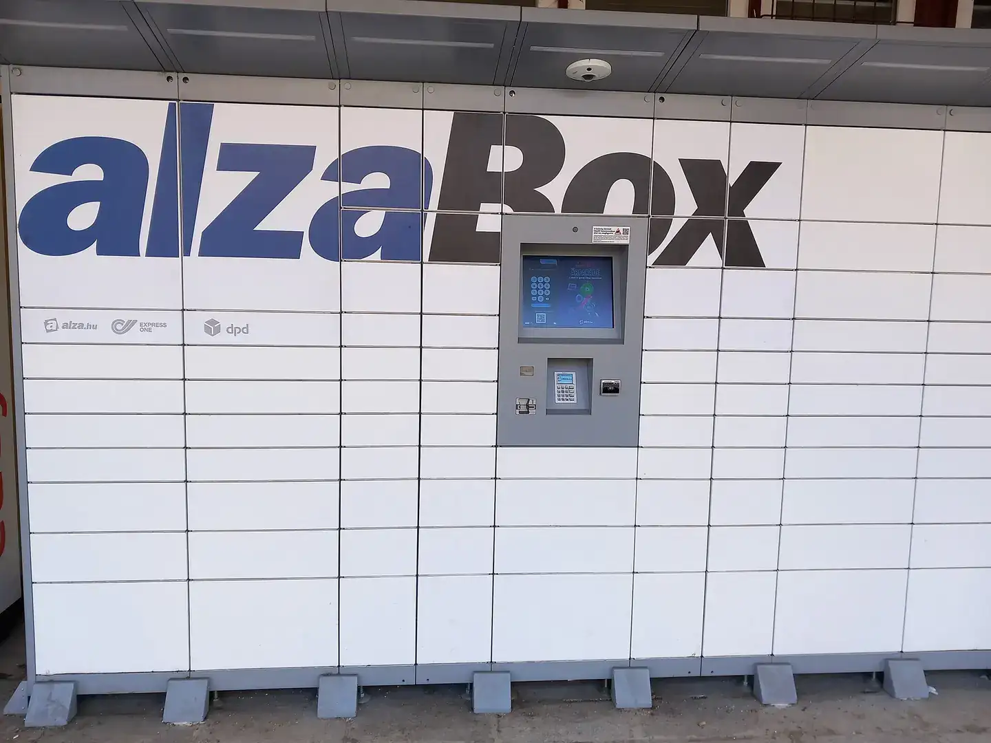 AlzaBox Parcel locker (Automated parcel machine), Hungary