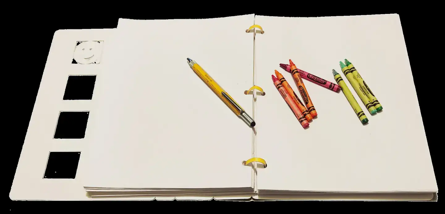 The low profile of ties replacing rings in this Ring-less binder allows to use it as a notebook, sketchbook, etc