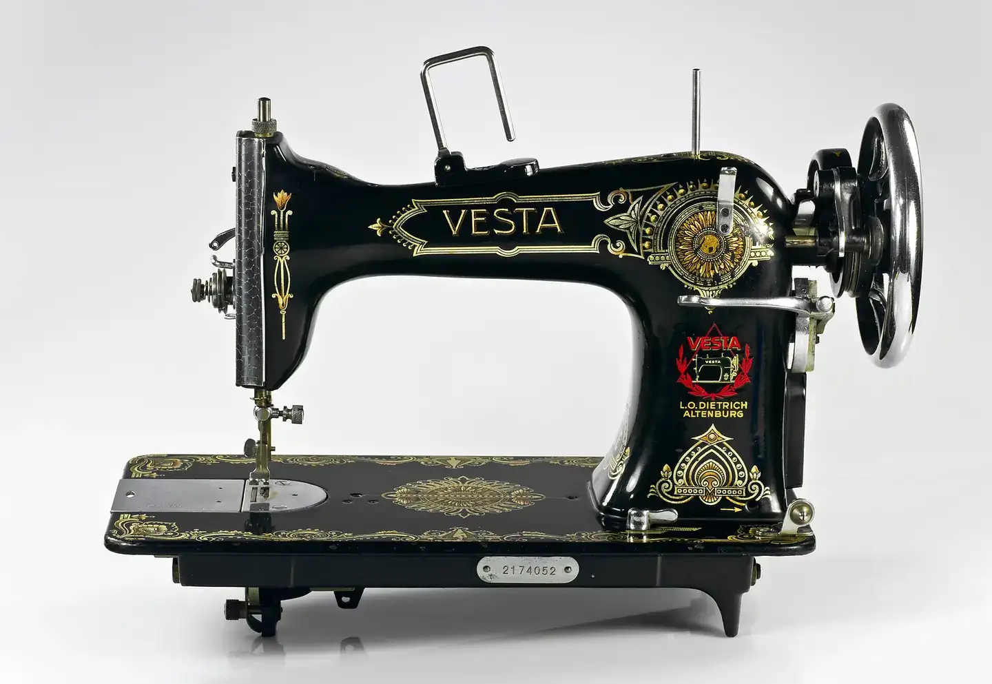 Vesta sewing machine (L.O. Dietrich Altenburg)